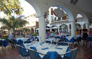 Max's International Restaurant, Villamartin Plaza 